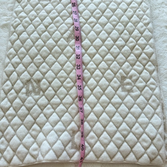 CHANEL women winter cashmere set scarf/ hat Authentic Retail 4500$ - Picture 8 of 10